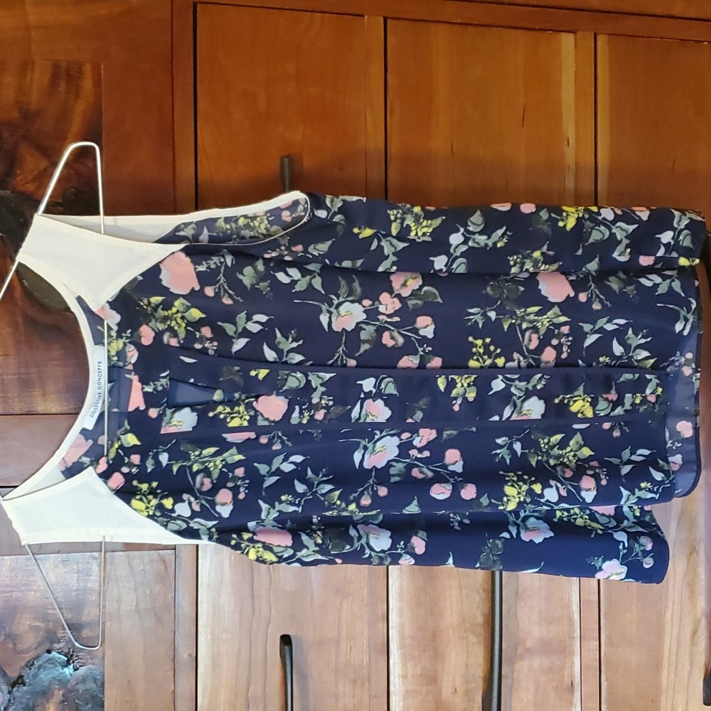Very cute, unique colors and design MP Wom blouse